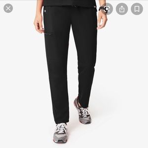 Figs Manari slim cargo scrub pants